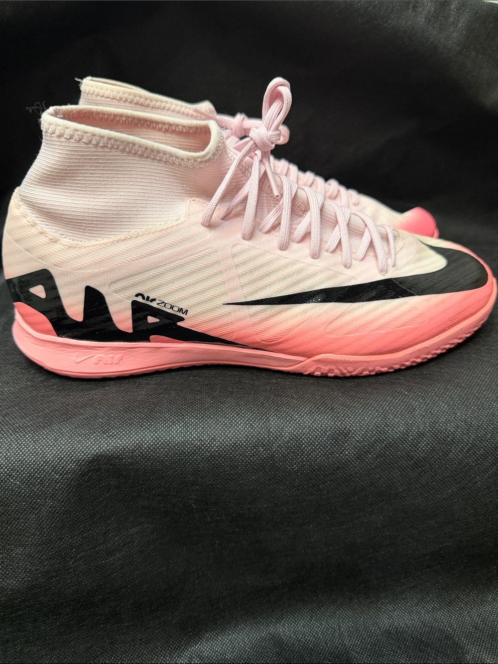 Nike size 7 Pink Gradient Indoor Soccer Shoes with Black Swoosh